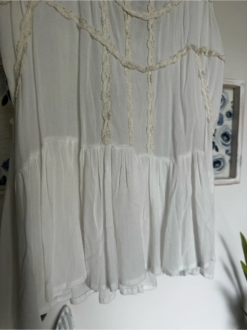 🎯 POL White Lace-Trim Peplum Tank Top - Picture 4 of 9